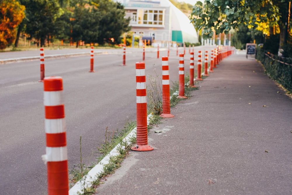 THE ROLE OF PARKING BOLLARDS AS DESIGN ELEMENTS IN URBAN LANDSCAPES