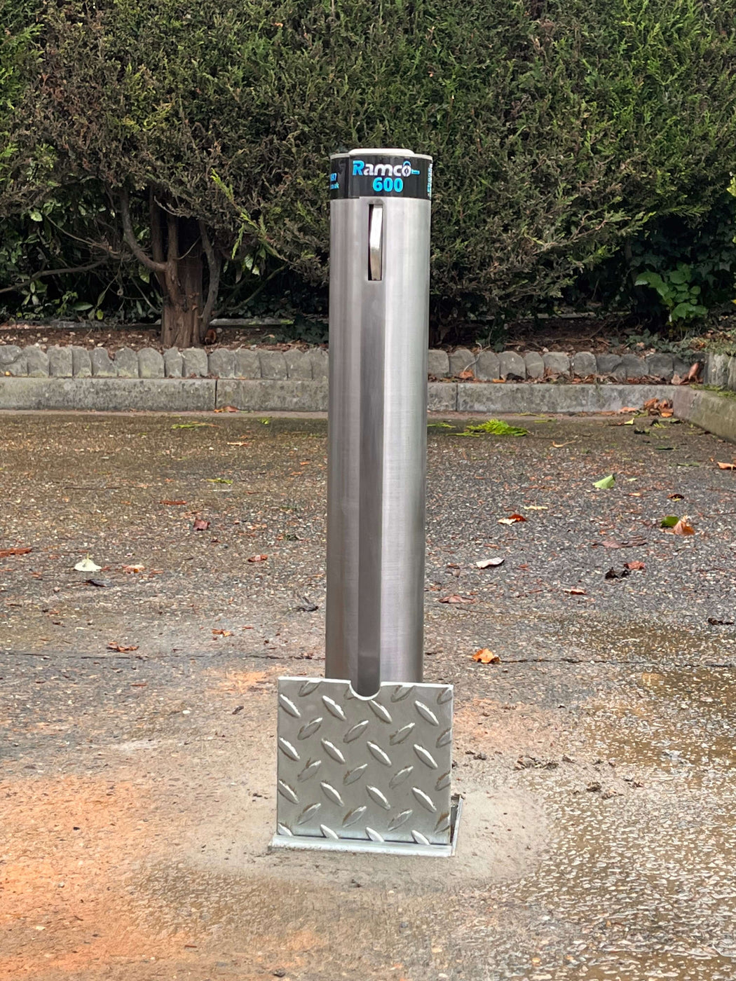 Ramco 600 Round SS Telescopic Post - Bison Products