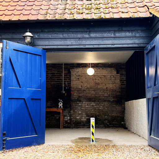Ramco 100 Heavy-Duty Telescopic Driveway Security Bollard Installed - installation example 16