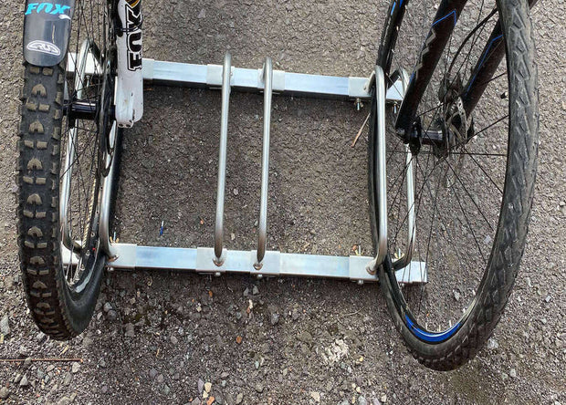 Adjustable bike rack for 3 bikes with tyre widths ranging from 15mm to 100mm both thin and fat tyres
