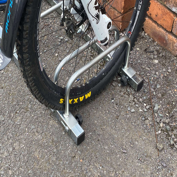 Adjustable bike rack for 3 bikes with tyre widths ranging from 15mm to 100mm thin electric bike