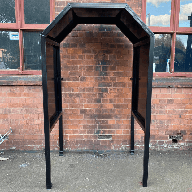 4 Person Outdoor Shelter in Black feet fixings